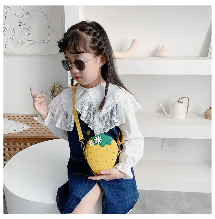 Lovely Children's Strawberry Crossbody Bags Cute Baby Accessories Mini Shoulder Bag Fashion PU Leather Girls Rivet Coin Purse
