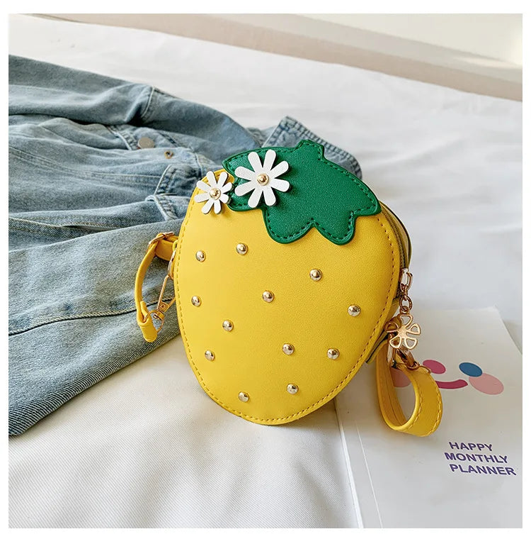 Lovely Children's Strawberry Crossbody Bags Cute Baby Accessories Mini Shoulder Bag Fashion PU Leather Girls Rivet Coin Purse