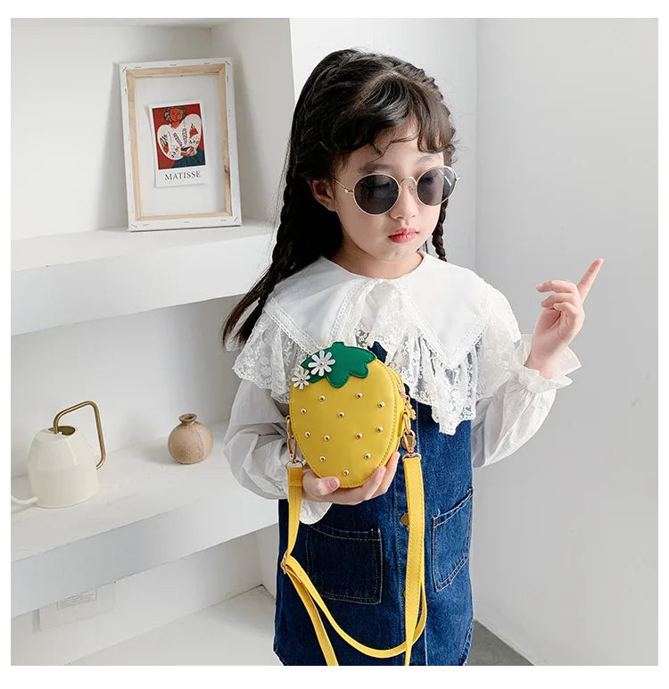Lovely Children's Strawberry Crossbody Bags Cute Baby Accessories Mini Shoulder Bag Fashion PU Leather Girls Rivet Coin Purse