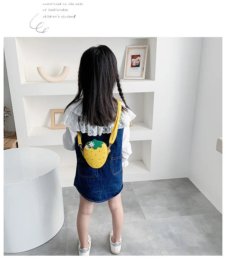 Lovely Children's Strawberry Crossbody Bags Cute Baby Accessories Mini Shoulder Bag Fashion PU Leather Girls Rivet Coin Purse