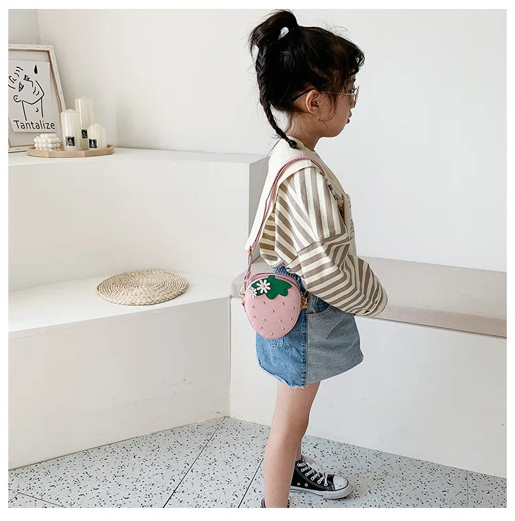 Lovely Children's Strawberry Crossbody Bags Cute Baby Accessories Mini Shoulder Bag Fashion PU Leather Girls Rivet Coin Purse