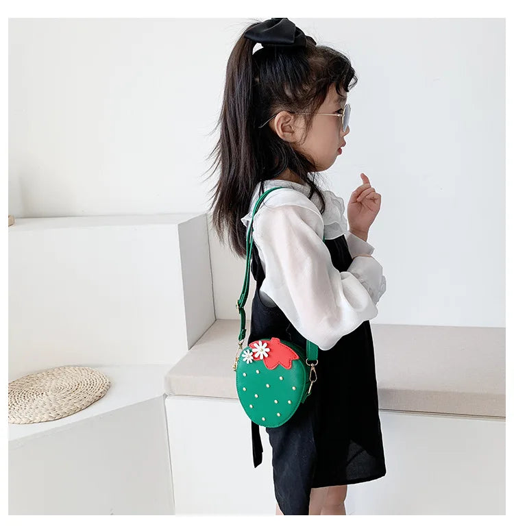 Lovely Children's Strawberry Crossbody Bags Cute Baby Accessories Mini Shoulder Bag Fashion PU Leather Girls Rivet Coin Purse