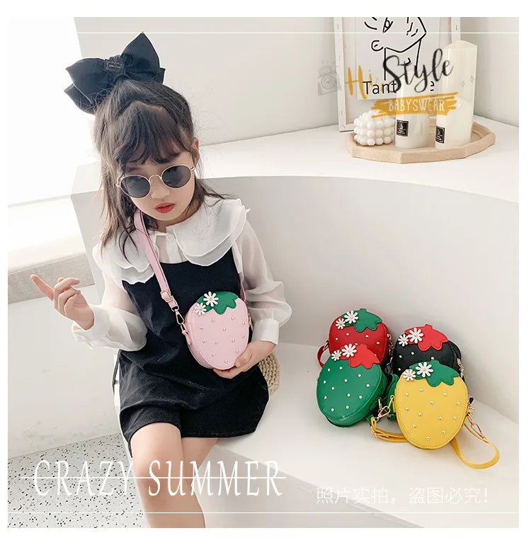 Lovely Children's Strawberry Crossbody Bags Cute Baby Accessories Mini Shoulder Bag Fashion PU Leather Girls Rivet Coin Purse