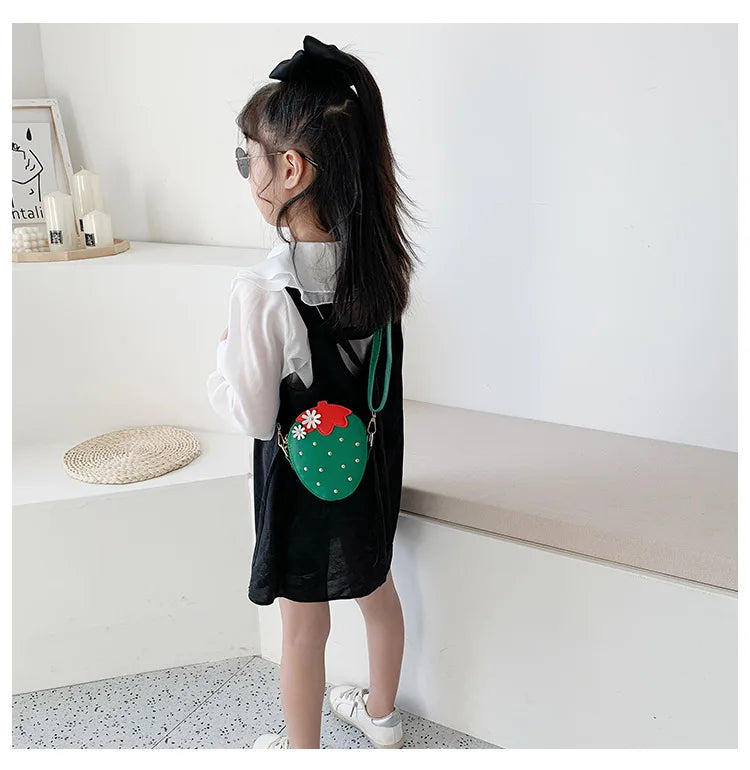 Lovely Children's Strawberry Crossbody Bags Cute Baby Accessories Mini Shoulder Bag Fashion PU Leather Girls Rivet Coin Purse