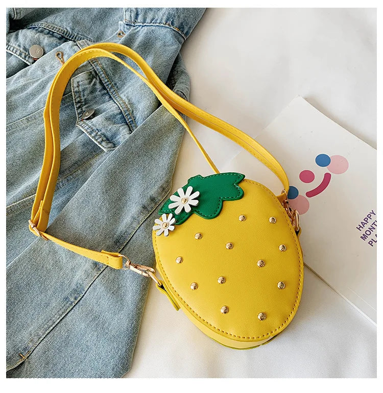 Lovely Children's Strawberry Crossbody Bags Cute Baby Accessories Mini Shoulder Bag Fashion PU Leather Girls Rivet Coin Purse