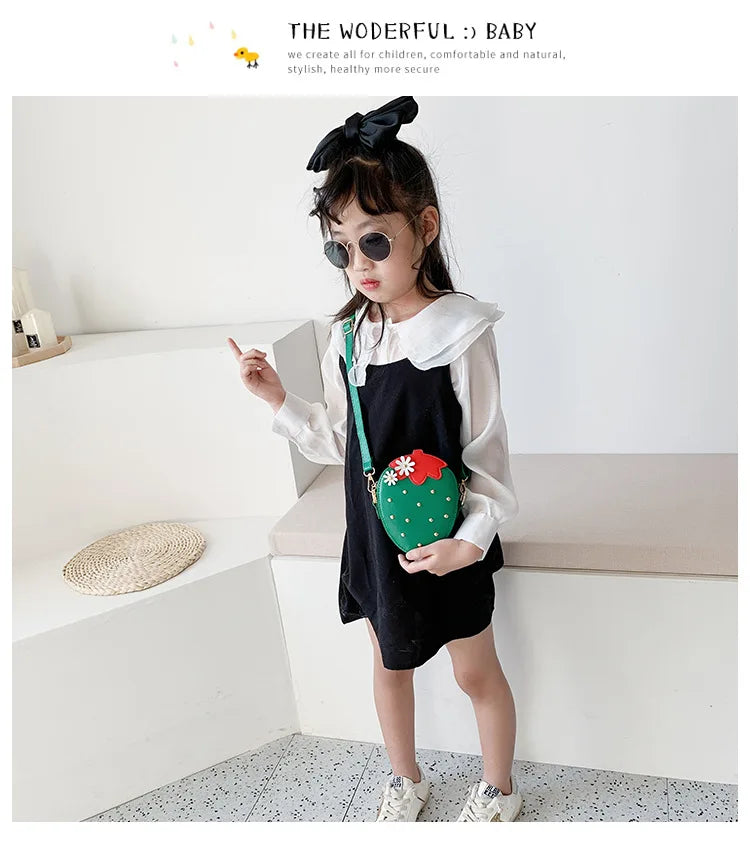 Lovely Children's Strawberry Crossbody Bags Cute Baby Accessories Mini Shoulder Bag Fashion PU Leather Girls Rivet Coin Purse