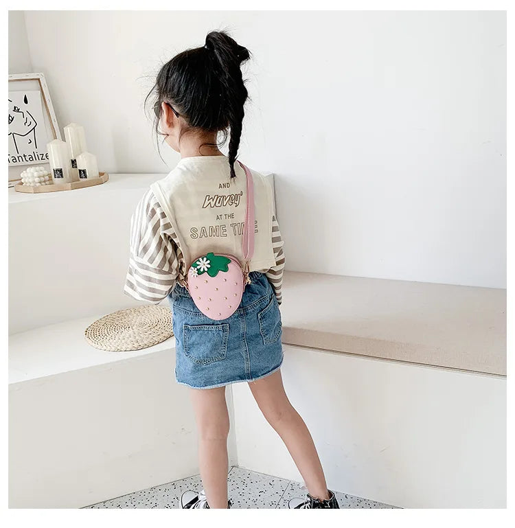 Lovely Children's Strawberry Crossbody Bags Cute Baby Accessories Mini Shoulder Bag Fashion PU Leather Girls Rivet Coin Purse